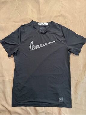 Nike Black Short-Sleeve Dri-FIT Training Tee with White Swoosh boys XL excellent